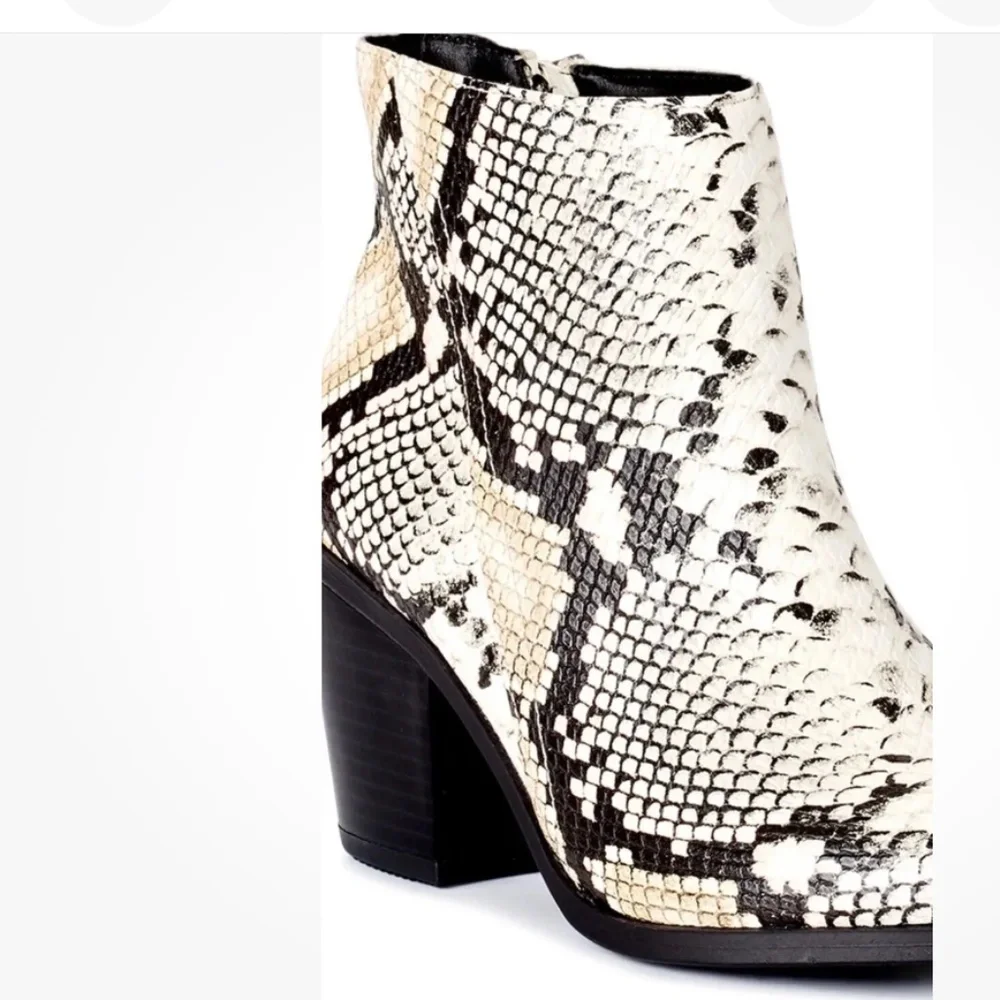 Scoop NYC Women’s Snake Print Boots Size 8.5 NEW - Picture 10 of 11
